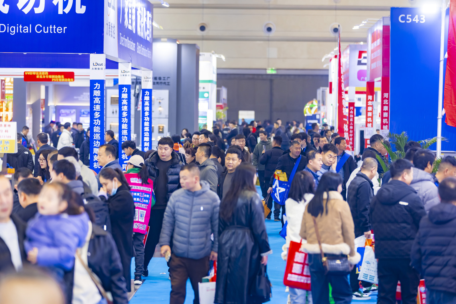 圓滿(mǎn)收官｜2026春季（鄭州）第45屆中原廣告展圓滿(mǎn)收官，以盛會(huì)之約繪就行業(yè)藍(lán)圖
